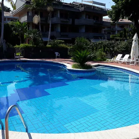 Holiday home Chloe's *
