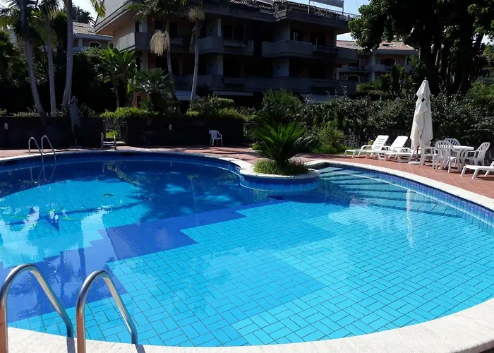 Holiday home Chloe's *